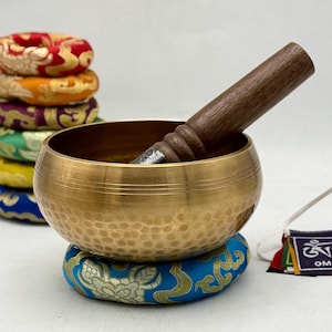 6-Inch Hand-Hammered Tibetan Singing Bowl – Perfect for Healing, Meditation, Yoga, and Chakra Balancing- Sound healing - Handmade in Nepal