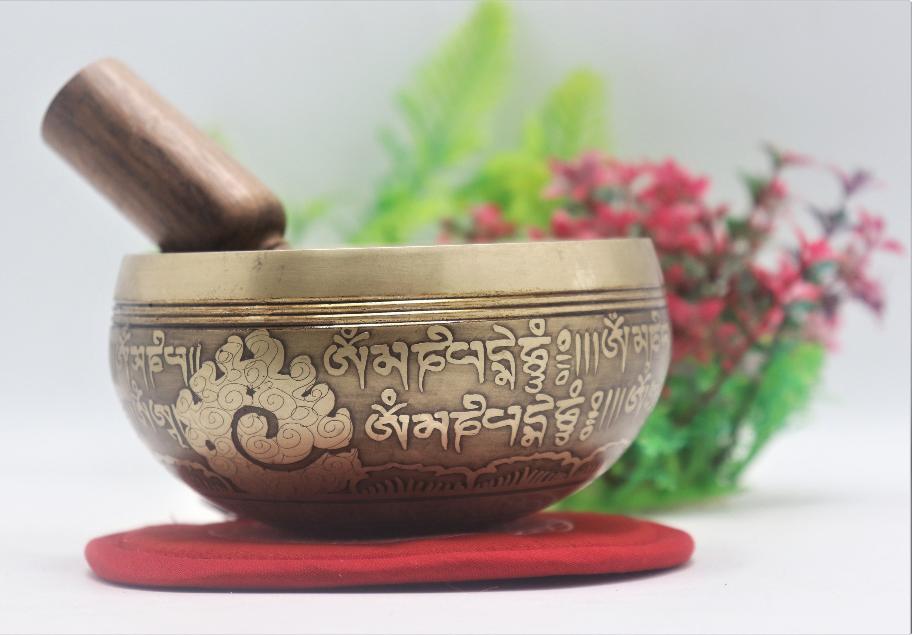 手作りチベットシンギングボウル：オム・マニ・パドメ・フム・マントラ