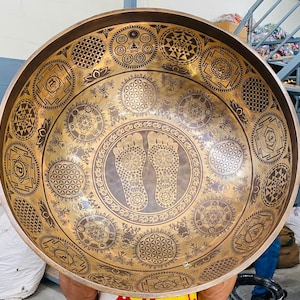 Super fine Extra large Tibetan Singing Bowl Diameter Healing Sound Standing Bowls-buddha feet master healing bowl- made from nepal