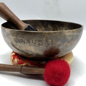 9 inches full moon singing- mantra singing bowl-meditation - sound healing singing bowl- made in Nepal- handmade bowl
