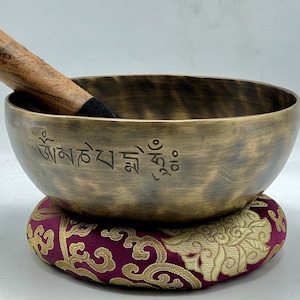 7 inch full moon singing bowl - Tibetan singing bowl- Himalayn singing bowl- made in Nepal- free mallet ane cushion