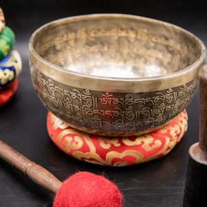 9 inch both side full mantra etching bowl , singing bowl meditation bowl , healing bowl , sound bowl made from Nepal