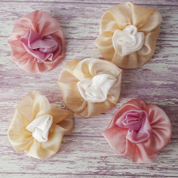 Broche fleur en tissu organza fait main,  accessoires vêtement sac chapeau, clips  fleurs, fleur décorative