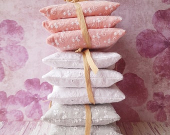 Set of 3 organic lavender sachets in English embroidery – Natural fragrance