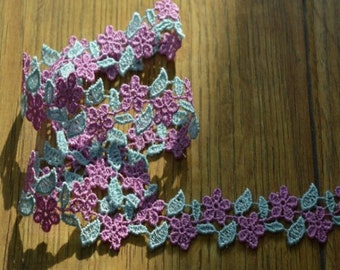 3/4 inch wide flower trim price for 1 yard color as pictured