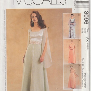 Pode incluir: Padrão de costura McCall's apresentando uma mulher em um vestido verde claro com decote quadrado e mangas esvoaçantes. O padrão inclui opções para diferentes estilos de vestidos, com imagens de vestidos em pêssego e estampas florais. O tamanho do padrão é AX (4-6-8).