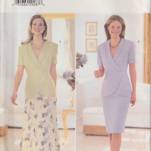 Op de afbeelding: Een vintage Butterick naaipatroon met twee damespakken ontworpen door David Warren. Eén pak is een lichtgroene jas met een bloemenrok, de andere is een lavendelkleurig pak met een rok. Het patroonnummer is 5998.