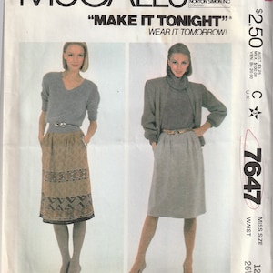 Peut inclure: Patron de couture vintage McCall's avec deux femmes portant des tenues. Le patron comprend une jupe et un haut, avec le texte "MAKE IT TONIGHT" et "WEAR IT TOMORROW!". La taille du patron est 12, avec un tour de taille de 67.3 cm.