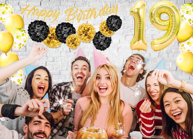 19. Geburtstag Deko Set In Schwarz/Gold – Inkl. Folienballon '19', Banner, Girlanden, Latexballons, Tortendeko & Mehr, Für Drinnen Und Draußen