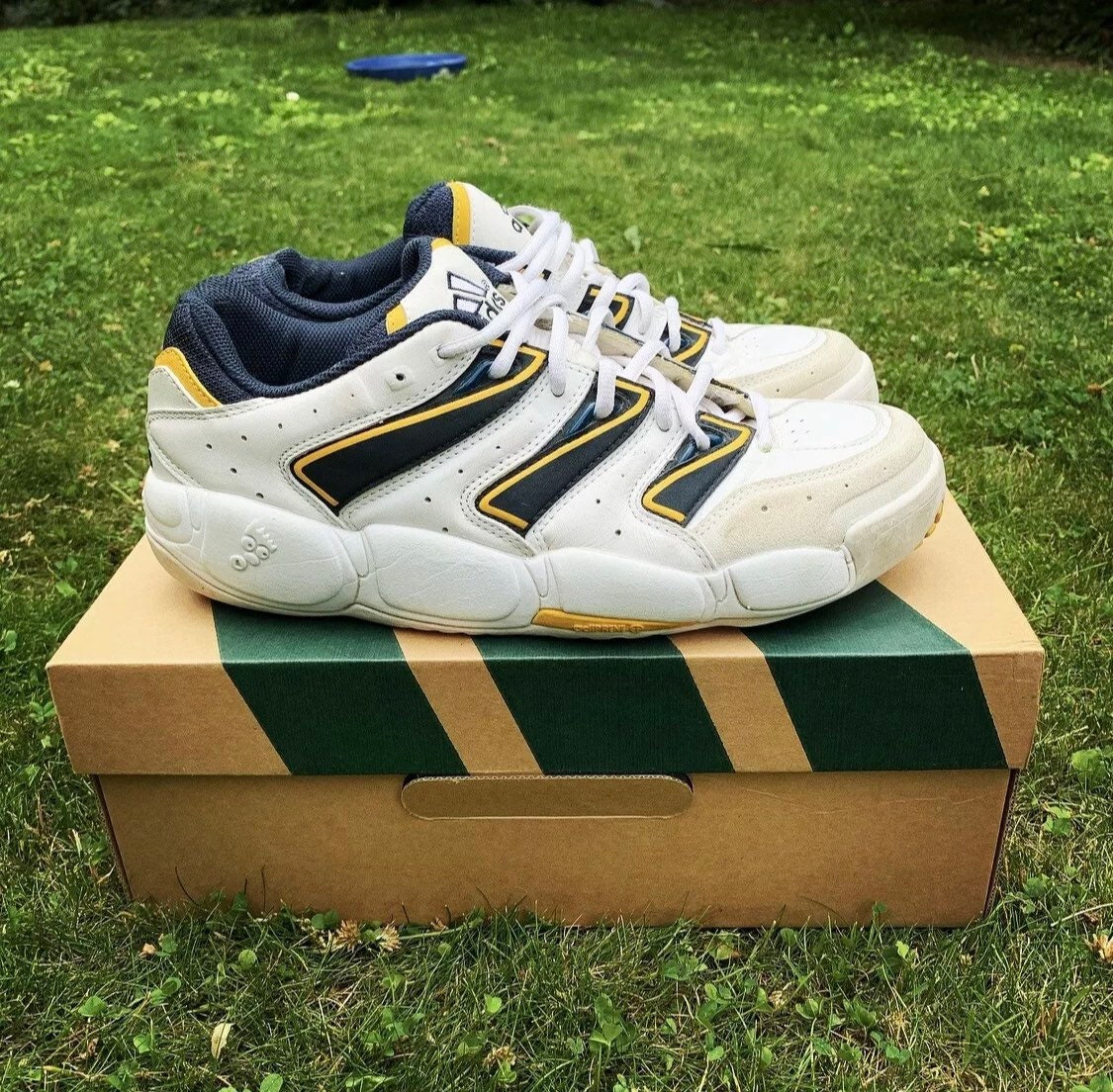 Adidas torsion on feet discount
