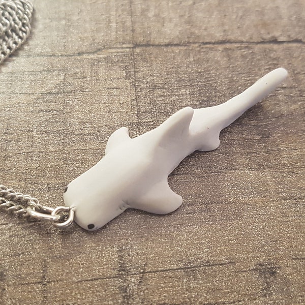 Collier chaîne requin baleine pâte polymère fait main cadeau