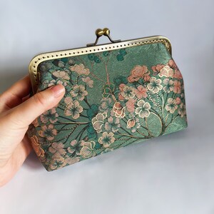 Clutch, clutch verde, bolso de noche, bolso de noche hecho a mano, con estampado de flores orientales imagen 3