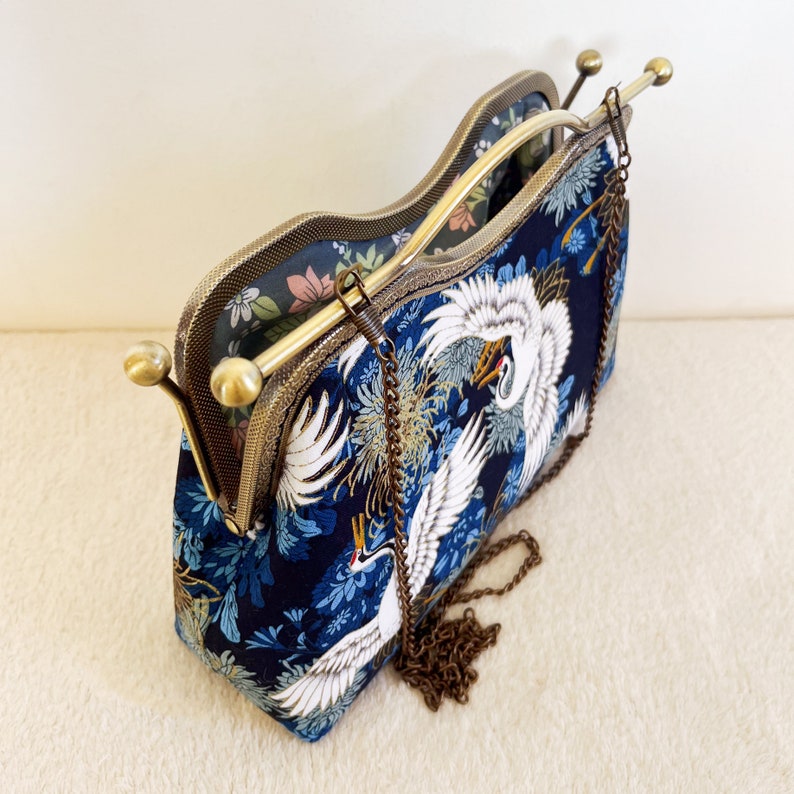 Sac bandoulière japonais, motif grue, sac bleu foncé, coton cousu main, sac de soirée image 2