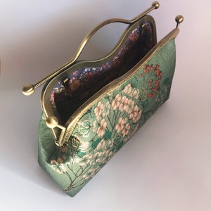 Bolso verde, bolso de hombro, bolso de noche, estampado de flores japonesas imagen 5