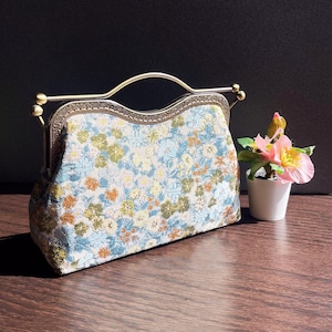 Sac à main vert blanc, sac à fleurs, sac à bandoulière, sac de soirée, sac de mariage, sac japonais, sac en soie, pochette blanche, sac clic clac. sac à fleurs. sac femme