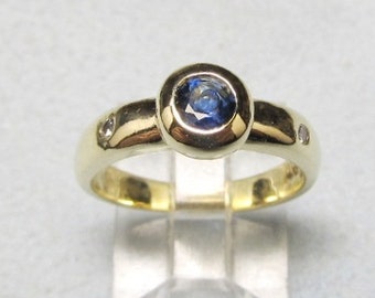 Modern Look Deep Blue Natural Sapphire and Diamond Vintage Ring (E)