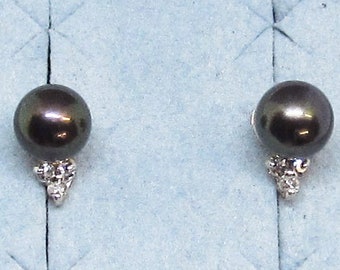 Black Pearl and Diamond Earrings 14Kt Yellow Gold (1094)