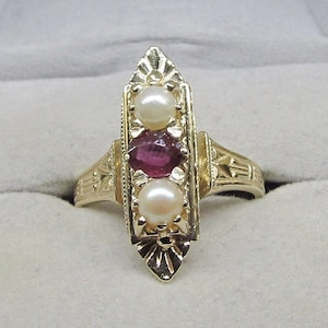 Ruby and Pearl Ring 14Kt Gold (968)