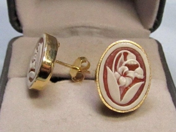 Valley Girl Vintage Gold and Stone Cameo Flower Earrings (E) View 2
