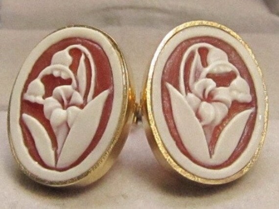 Valley Girl Vintage Gold and Stone Cameo Flower Earrings (E) View 3