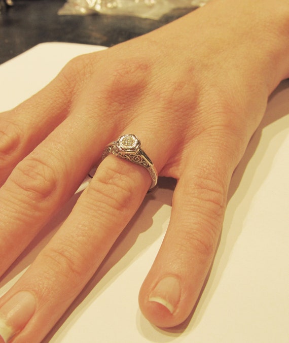 Estate Diamond Ring in 18Kt White Gold Filigree S… - image 5