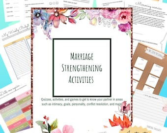 Può includere: Un set di attività stampabili per rafforzare il matrimonio, che include quiz, giochi ed esercizi. Le attività sono progettate per aiutare le coppie a conoscersi meglio in aree come l'intimità, gli obiettivi, la personalità, la risoluzione dei conflitti e altro ancora. Il set stampabile presenta un design floreale ad acquerello.