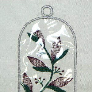 Applique-Hand-Drawn-Flower-In-A-Bottle-5X7-DAH-NLS (10 Machine Borduurmotieven)