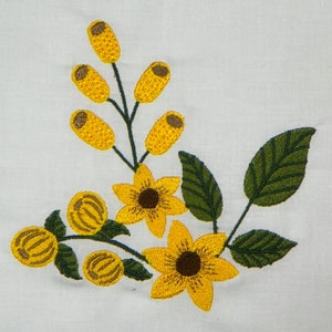 Delicate-Geel-Bloemen-5X7-DAH-NLS (6 Machine Borduurmotieven)