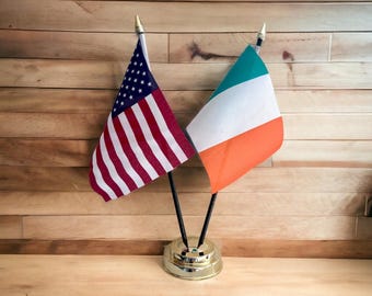 Conjunto de banderas de mesa de EE. UU. y la República de Irlanda