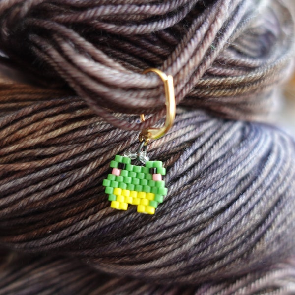 Hand beaded Mini Frog Stitch Marker / Progress keeper knitting accessory