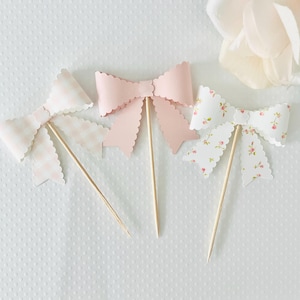 Adornos para cupcakes con lazo rosa para bebé, adorno para cupcakes con bebé en flor, adorno para cupcakes con rosa floral rosa para baby shower, decoración para fiesta de niña coqueta