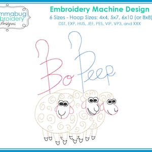 Può includere: Ricamo di due pecore con il testo "Bo Peep" sopra. Il design è disponibile in 6 dimensioni e in più formati di file di ricamo.