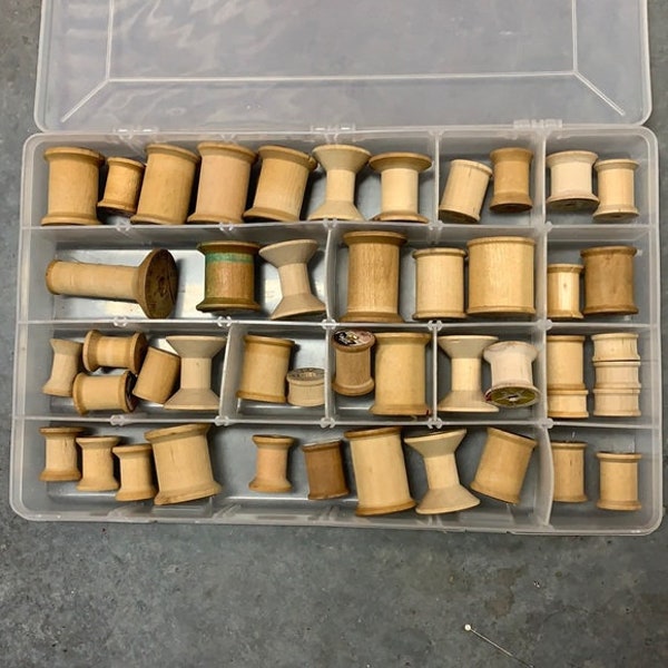 LOT de 46 bobines en bois - toutes tailles