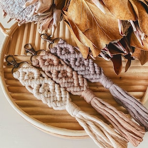 Macrame keychain - Macrame wristlet - Macrame wristlet keychain - Boho keychain - Boho wristlet - Lanyard - Small gift - Gift under 20