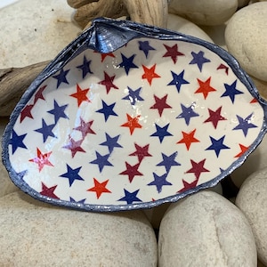 Patriotic Star Decoupage Clam Shell: July 4th Trinket Dish