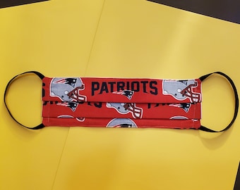 Patriotas se enfrentan a máscara