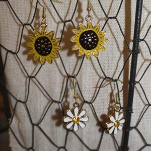 Sunflower or white daisy earrings