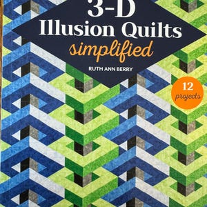 Może przedstawiać: Okładka książki z geometrycznym wzorem w kolorze niebieskim, zielonym i białym. Tytuł to "3-D Illusion Quilts simplified" z nazwiskiem autorki "RUTH ANN BERRY" poniżej. Podtytuł to "Sensational Designs Using Color, Value & Geometric Shapes". W pomarańczowym kółku znajduje się liczba "12" z napisem "projects" poniżej.