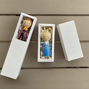 Muñecas de Frozen pintadas a mano: Miniaturas de Elsa y Anna imagen 5