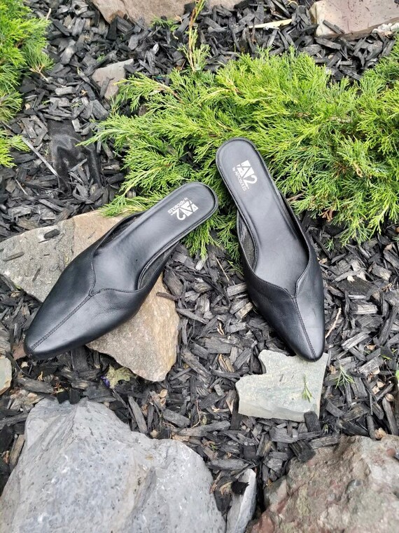 Kitten heel Aerosoles black leather mules | minima