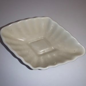 Vintage Belleek Irish Porcelain Open Salt Cellar - Individual Trinket Dish with Sixth Green Mark (1965-1980)