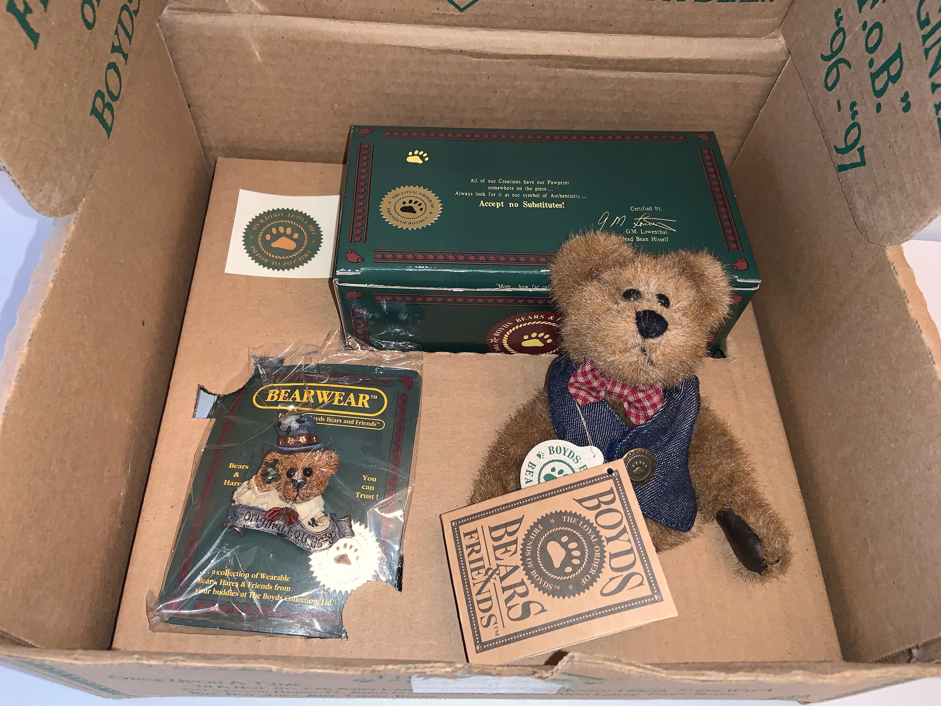 Vintage 1996-1997 Boyd's Bears F.O.B. Collectors Edition
