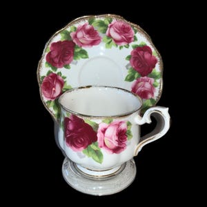 Royal Albert Tea Cup & Saucer Old English Rose Pattern Vintage China