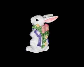 Vintage Ceramic Bunny Salt Shaker: Spring Floral Decor