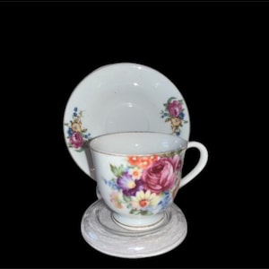 Japanisches Porzellan aus besetztem Japan Demitasse Teetasse Untertasse Set - Blumengarten