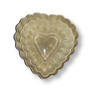 Belleek Irish Porcelain Set of Two Nesting Heart Dishes 1946-1955