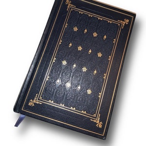 Show Boat by Edna Ferber International Collectors Edition Vintage book 1950s leather book