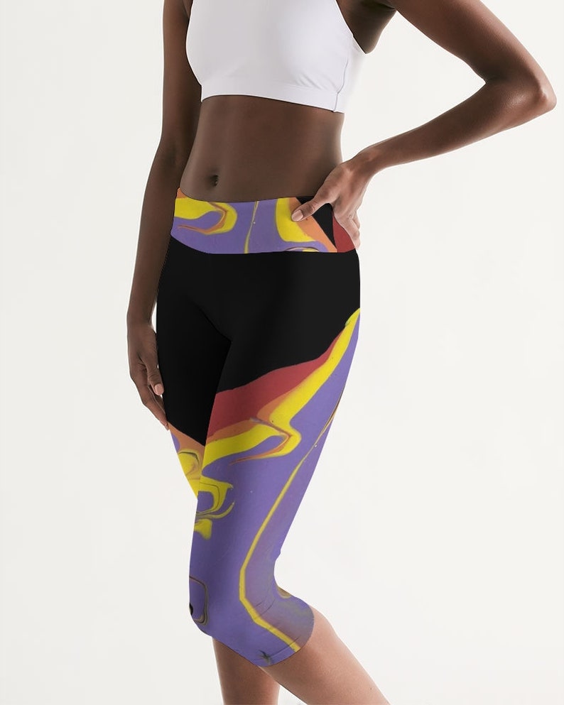 Mid-Rise Capri Abstract Graphic Purple Bird