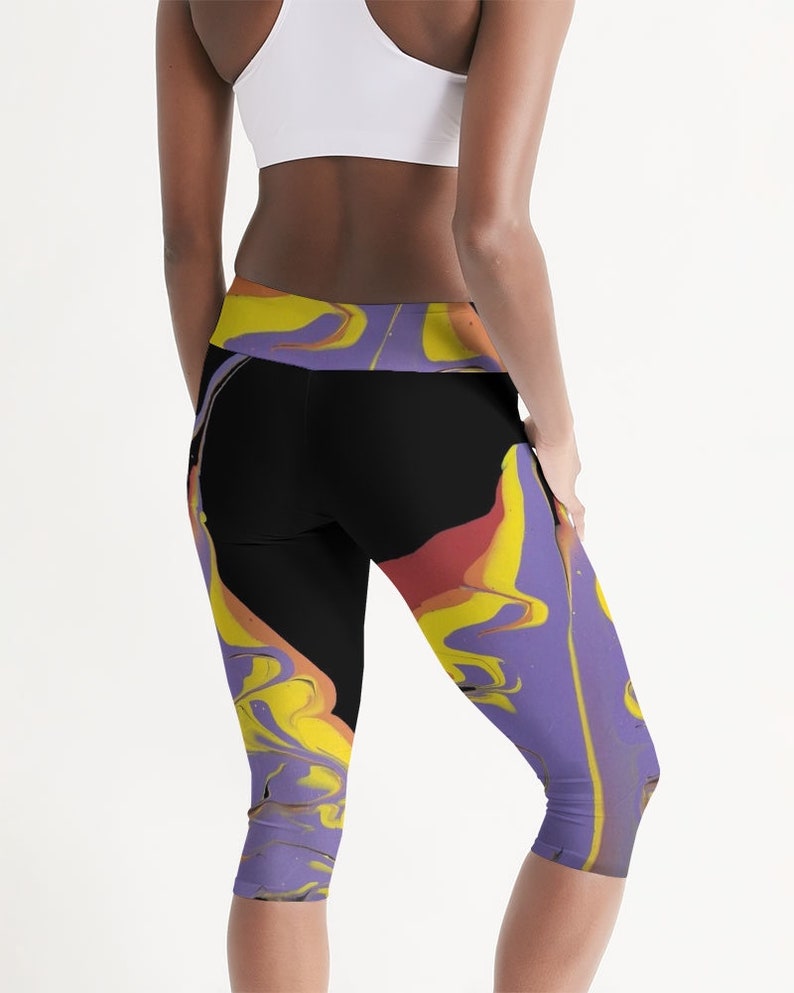 Mid-Rise Capri Abstract Graphic Purple Bird