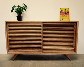 Schrank mit Schiebetüren, modernes Sideboard, TV-Möbel aus Holz, Konsolentisch aus Massivholz, minimalistisches Sideboard, Wohnzimmer-Aufbewahrungsmöbel, Sideboard im Mid-Century-Modern-Stil